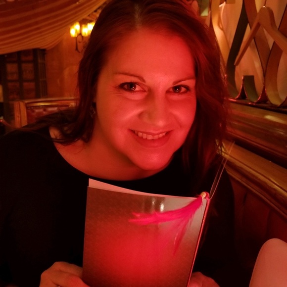 Meet your Posher, Nadia - Picture 2 of 3